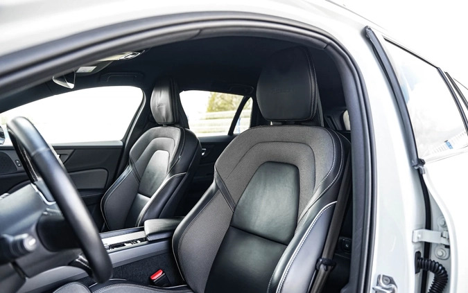 Volvo V60 cena 99900 przebieg: 190000, rok produkcji 2020 z Świdnica małe 781